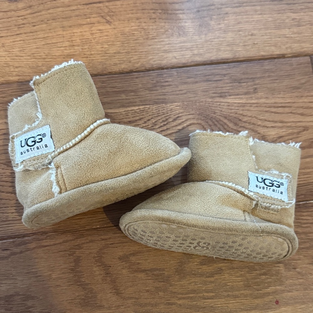 UGG Kids Boots in Soft Tan